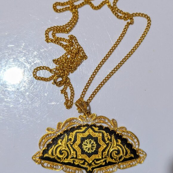 Vintage Gold-Tone Damascene-Style Pendant Necklace - Picture 1 of 3